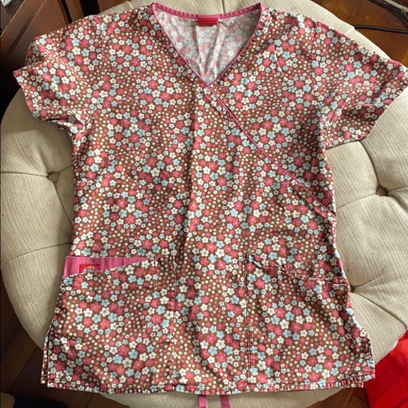 Scrub 5 tops bundle - Picture 4 of 12